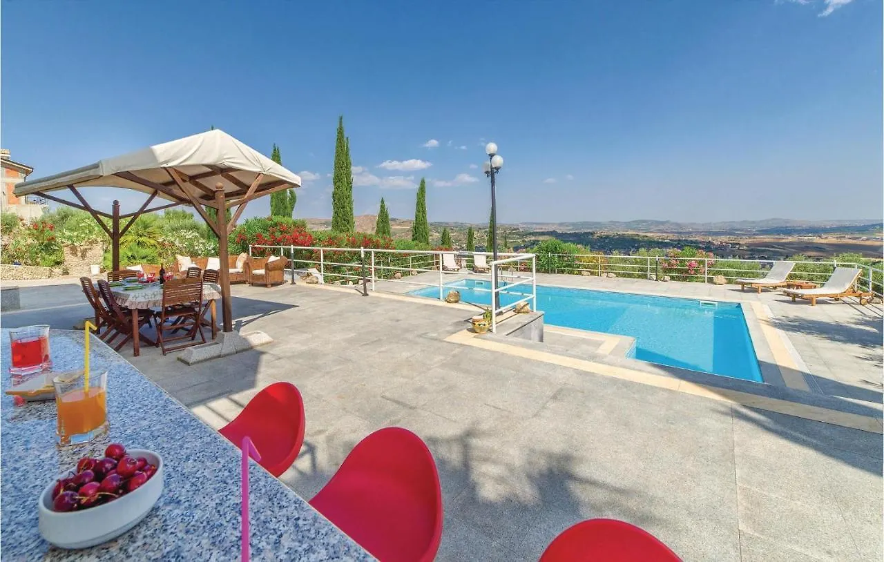 Hébergement de vacances Cozy Home In Aragona -Ag- With House Sea View